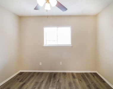9938 Shell Rock Road - Photo Thumbnail 8