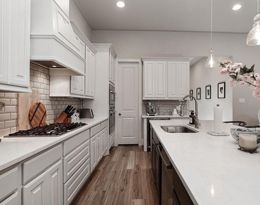 114 Crescent City Drive - Photo Thumbnail 11