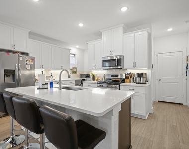 1013 Carnation Drive - Photo Thumbnail 16