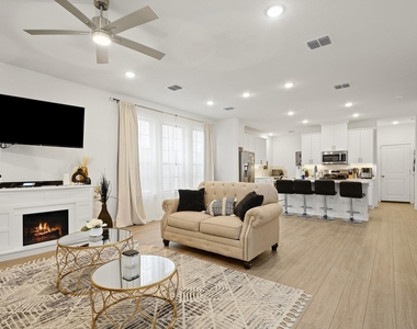 1013 Carnation Drive - Photo Thumbnail 9