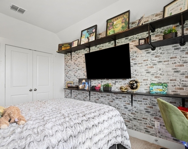 1013 Carnation Drive - Photo Thumbnail 21