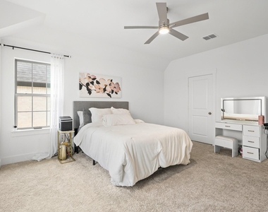 1013 Carnation Drive - Photo Thumbnail 25