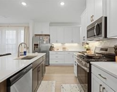 1013 Carnation Drive - Photo Thumbnail 14