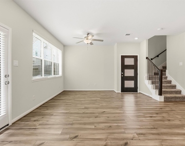 1516 Lakeline Oak Drive - Photo Thumbnail 5