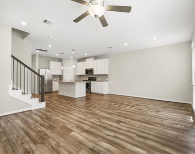 1516 Lakeline Oak Drive - Photo Thumbnail 3