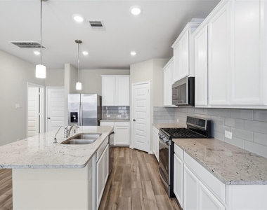 1516 Lakeline Oak Drive - Photo Thumbnail 8