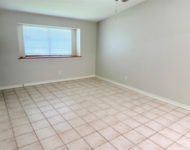 534 Glenvale Drive - Photo Thumbnail 3