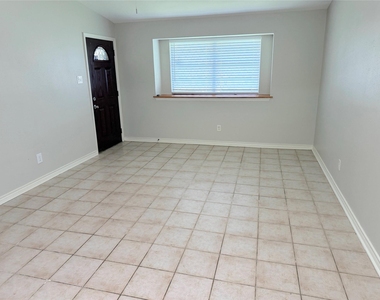 534 Glenvale Drive - Photo Thumbnail 2