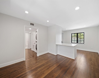 520 Lovett Boulevard - Photo Thumbnail 4