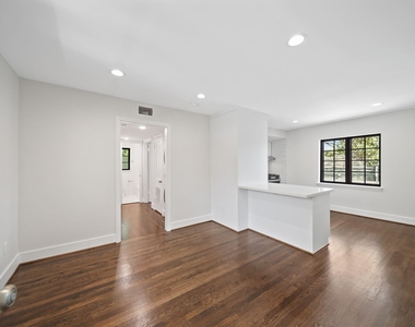 520 Lovett Boulevard - Photo Thumbnail 1