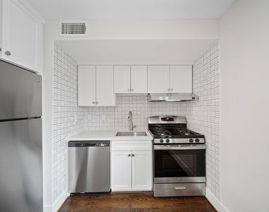 520 Lovett Boulevard - Photo Thumbnail 10