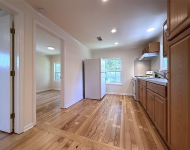 1011 Nadine Street - Photo Thumbnail 3