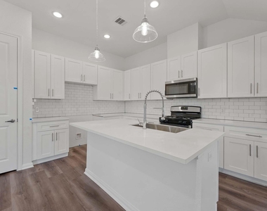 102 E 44th Street - Photo Thumbnail 23