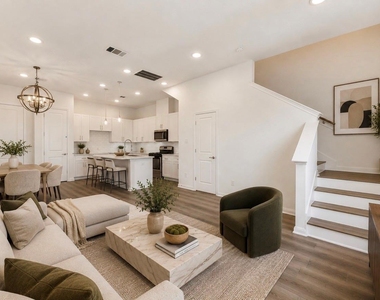 102 E 44th Street - Photo Thumbnail 16