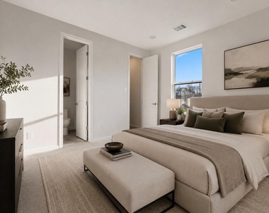 102 E 44th Street - Photo Thumbnail 6