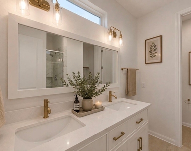 102 E 44th Street - Photo Thumbnail 2
