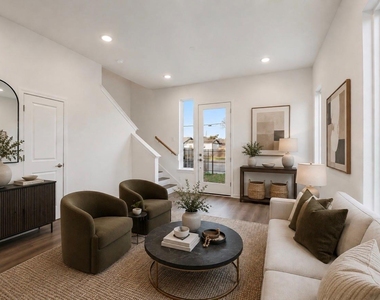 102 E 44th Street - Photo Thumbnail 18