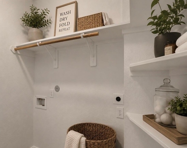 102 E 44th Street - Photo Thumbnail 4
