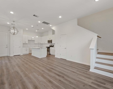 102 E 44th Street - Photo Thumbnail 17