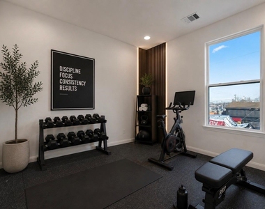 102 E 44th Street - Photo Thumbnail 11