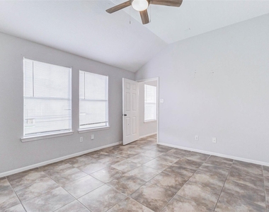 5923 Shining Leaf Court - Photo Thumbnail 13