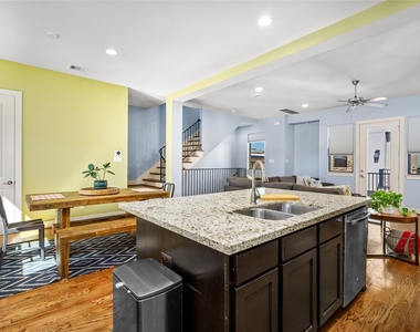 1720 Live Oak Street - Photo Thumbnail 10