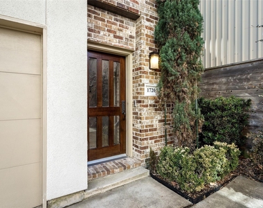 1720 Live Oak Street - Photo Thumbnail 2