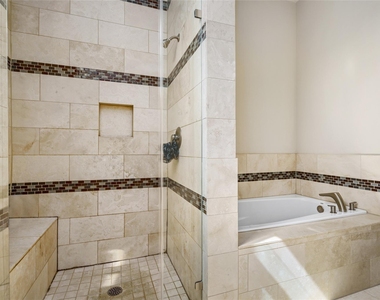 1720 Live Oak Street - Photo Thumbnail 16