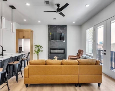 2709 Berry Street - Photo Thumbnail 5