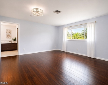 8512 Chatham Street - Photo Thumbnail 8