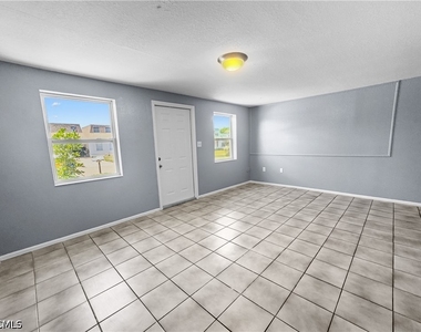 6617 Warwick Circle - Photo Thumbnail 5