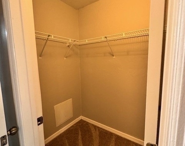 1016 Habershan Avenue - Photo Thumbnail 10