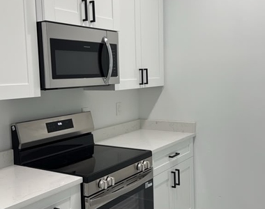 4789 Golfview Boulevard - Photo Thumbnail 5