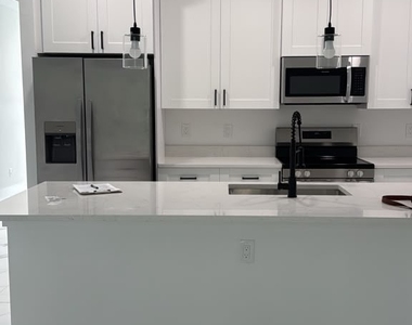 4789 Golfview Boulevard - Photo Thumbnail 4
