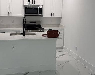 4789 Golfview Boulevard - Photo Thumbnail 3