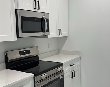 4789 Golfview Boulevard - Photo Thumbnail 2