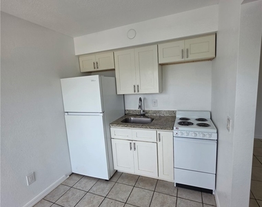 2452 Stella Street - Photo Thumbnail 7