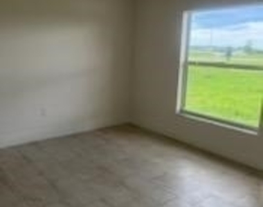 801 Sw Raintree Boulevard - Photo Thumbnail 3