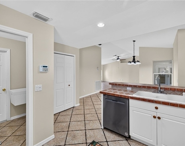 1632 Sw 43rd Terrace - Photo Thumbnail 10
