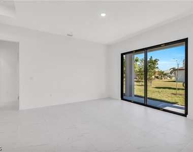 1021 Chiquita Boulevard N - Photo Thumbnail 5