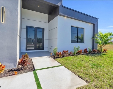 1021 Chiquita Boulevard N - Photo Thumbnail 1