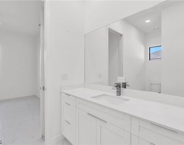 1021 Chiquita Boulevard N - Photo Thumbnail 19