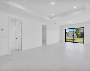 1021 Chiquita Boulevard N - Photo Thumbnail 7