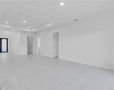 1021 Chiquita Boulevard N - Photo Thumbnail 4