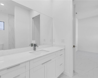 1021 Chiquita Boulevard N - Photo Thumbnail 17