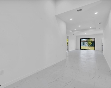 1021 Chiquita Boulevard N - Photo Thumbnail 14