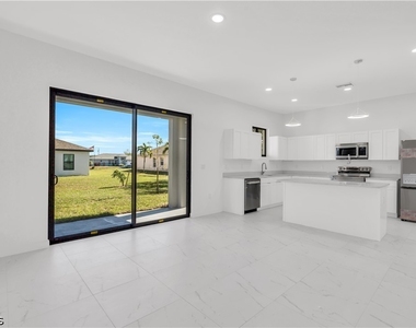 1021 Chiquita Boulevard N - Photo Thumbnail 9