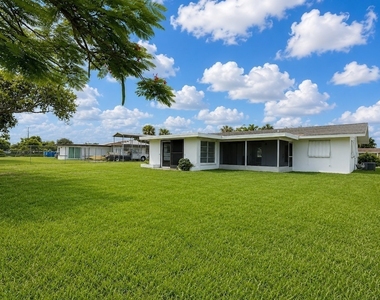 800 Willow Drive - Photo Thumbnail 23