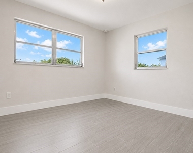 800 Willow Drive - Photo Thumbnail 15