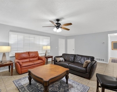 211 S Lake Drive - Photo Thumbnail 9